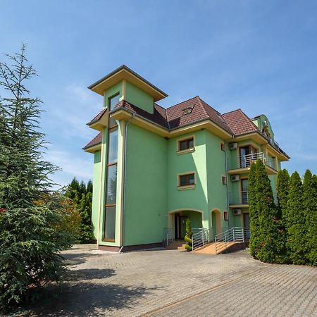 Veľký Meder Pensionbb المظهر الخارجي الصورة